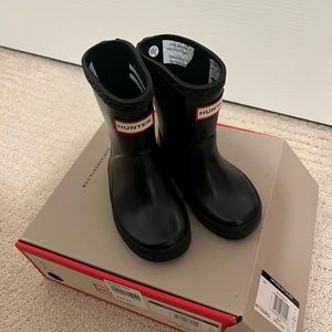 Toddler size 5 black shiny Hunter rain boots never worn on floor like new